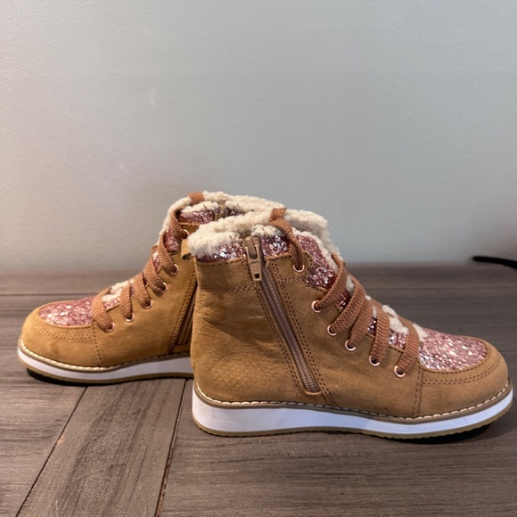 Brand New with Tags Girls Gap Sparkle Lace Up Boots - Picture 2 of 6